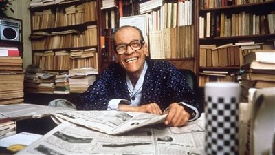 هل فشل نجيب محفوظ صاحب نوبل للأدب في الكتابة للمسرح؟ ماذا قال في تبريره