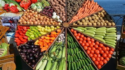 البطاطس تسجل 22 جنيها، أسعار الخضراوات اليوم الجمعة بسوق العبور