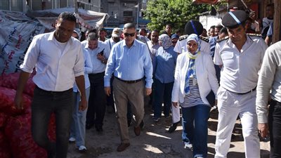 توجيهات مهمة لمحافظ الإسكندرية خلال تفقده سوق الهانوفيل بالعجمي (صور)