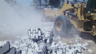 تنفيذ 10 حالات إزالة فورية لتعديات بالبناء المخالف خلال أسبوع في الإسماعيلية (صور) 