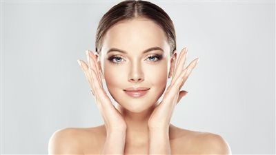 اصنعيه بنفسك، سيروم طبيعي يوحد لون البشرة ويحافظ على شبابها