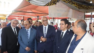 محافظ القليوبية يشهد توزيع أجهزة كهربائية على العرايس بمدينة بنها 