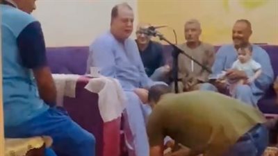 أول تعليق من نقابة القراء على واقعة تقبيل قدم الشيخ حجاج هنداوي وهو يتلو القرآن