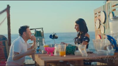 مصطفى قمر يطرح كليب أغنيته صناعة مصرية (فيديو)