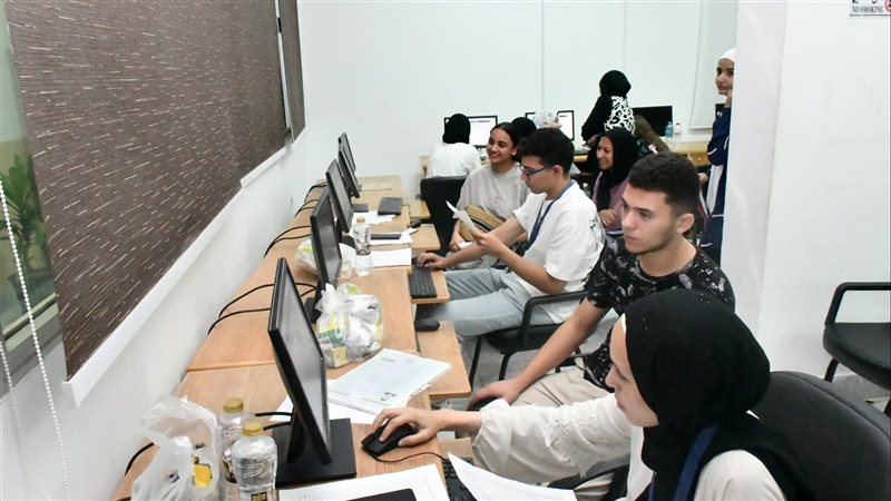 جانب من العمل بمكتب