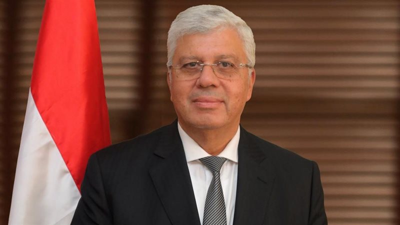 الدكتور أيمن عاشور