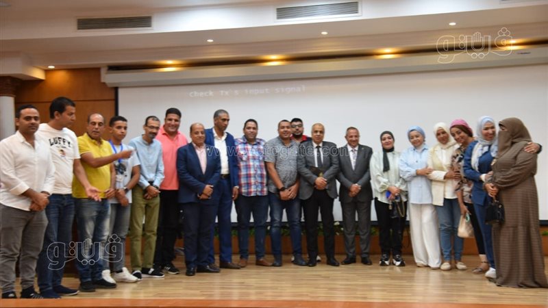 محافظ بورسعيد يلتقي