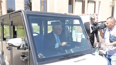 وزير التعليم العالي: إنشاء مجمع ضخم لتصنيع السيارات الكهربائية 