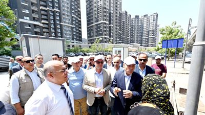وزير الإسكان ومحافظ القاهرة يتفقدان سير العمل بمشروع تطوير 