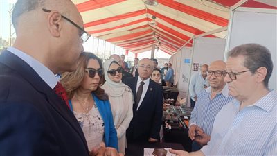 وزيرة التنمية المحلية تفتتح معرضي 