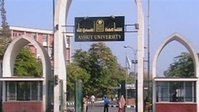 تجارة أسيوط تقدم برنامج اللغة الإنجليزية للعام الجامعي الجديد 