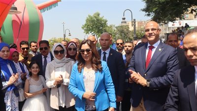 بحضور وزيرة التنمية المحلية، افتتاح معرض أيادي مصرية في بنها (فيديو)
