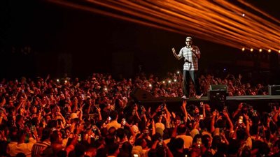 محمد حماقي يشعل ليالي جدة بحفل كامل العدد (صور)