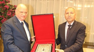 محافظ القاهرة يكرم اللواء خالد عبدالعال (صور)