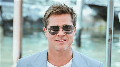 5 أشخاص ينتحلون شخصية براد بيت للنصب على امرأتين 