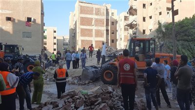 الحماية المدنية تواصل البحث عن ضحايا أسفل عقار الإسماعيلية المنهار (بث مباشر) 