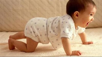 اعرفي مراحل النمو الحركي لطفلك خلال عامه الأول 