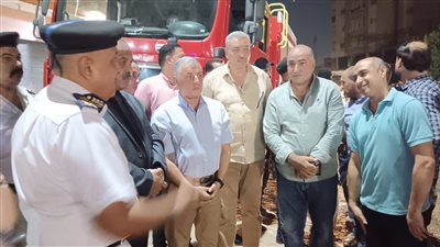 محافظ الإسماعيلية يتابع ميدانيًا حادث العقار المنهار، ويوجه بتشكيل لجنة لمعاينة العقارات بالمنطقة (صور) 