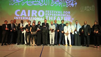 القاهرة للمسرح التجريبي يكرم محمود حميدة ووليد عوني (فيديو وصور)