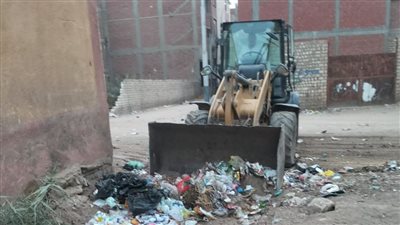 محافظ المنيا يتابع جهود الوحدات المحلية فى تنفيذ حملات النظافة وتمهيد الطرق