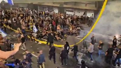 الشرطة الإسرائيلية تقمع المتظاهرين بالمياه العادمة وقنابل الصوت (فيديو)