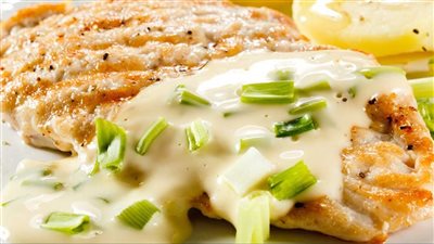 طريقة عمل الدجاج المشوي بالزبدة، سهل التحضير ومذاقه لا يقاوم 