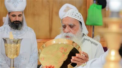 الأنبا جوارجيوس يدشن أواني كنيسة العذراء في إيبارشية مطاي