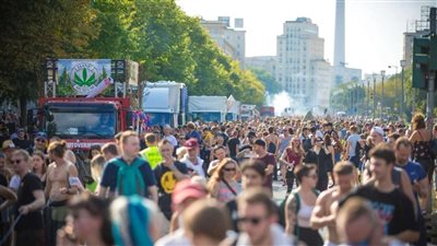 موكب قطار الحب يجوب العاصمة الألمانية برلين