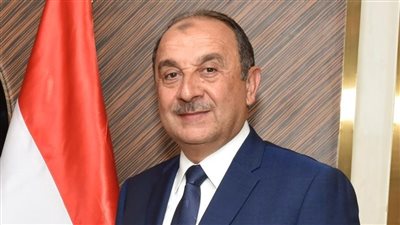 وزير قطاع الأعمال العام يتفقد التطوير بشركة النيل للأدوية