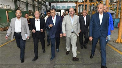 وزير الإنتاج الحربي يفاجئ قيادات وعمال حلوان للصناعات