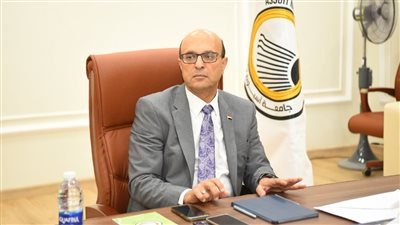 جامعة أسيوط الأهلية تناقش اعتماد لائحة كلية الألسن واللغات التطبيقية وإجراءات تحويل الطلاب