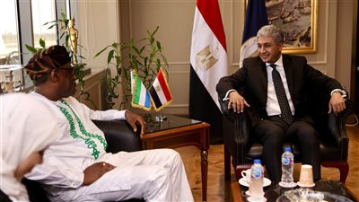 وزير السياحة والآثار يبحث مع سفير سيراليون بالقاهرة تعزيز أوجه التعاون