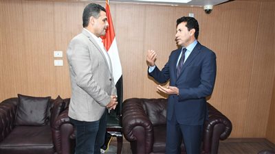 أعلن دعمه الكامل للمنظومة، تفاصيل لقاء وزير الشباب والرياضة مع رئيس لجنة الحكام
