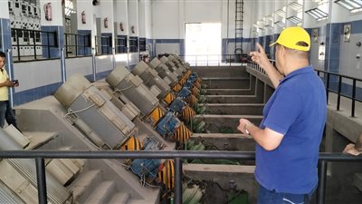 سكرتير عام البحيرة يتابع سير العمل بمحطات الصرف الصحي والزراعي بكفر الدوار