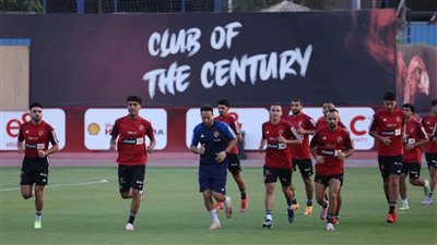 محاضرة بالفيديو للاعبي الأهلي قبل التوجه لملعب مباراة سموحة 