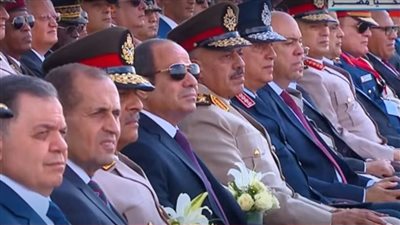 الرئيس السيسي يشهد العرض الجوي بمعرض مصر الدولي للطيران والفضاء (بث مباشر)