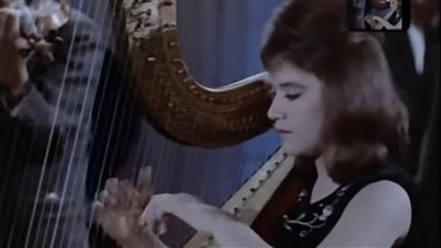 عازفة الهارب في أغنية العندليب 