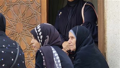 انهيار أسرة الباحثة ريم حامد أثناء وصول جثمانها إلى مسجد فاطمة الشربتلي 
