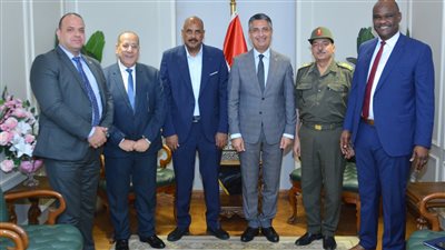 وزير التموين يبحث مع الشركة السودانية توفير اللحوم بالمجمعات الاستهلاكية 