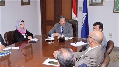 محافظ دمياط يناقش خطة التحول الرقمي وميكنة الأعمال بالديوان العام والوحدات المحلية 