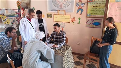 طب الأقصر تنظم قافلة طبية ضمن مبادرة بداية (صور)