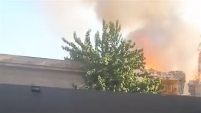 الصور الأولى من نشوب حريق بجوار مدرسة في بني سويف 