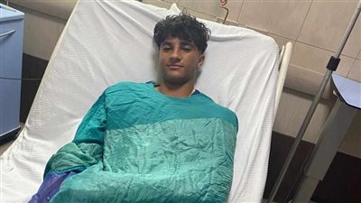 محمد عبد الونيس لاعب الزمالك 2007 يجري جراحة ناجحة بيده 