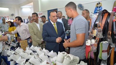 بتخفيضات 30%، افتتاح معرض بيع مستلزمات المدارس بأسيوط (فيديو وصور)
