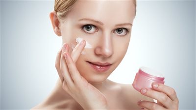 ماسكات طبيعية للعناية بالبشرة العادية، والنتيجة فورية