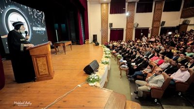 البابا تواضروس يشيد بتطور الدراسة في إكليريكية الإسكندرية