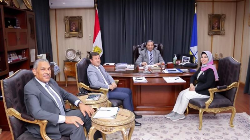 محافظ دمياط يجرى