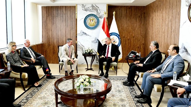وزير البترول خلال