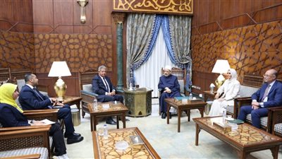 شيخ الأزهر يستقبل خالد عبد العزيز ويؤكد ضرورة الارتقاء بالخدمات المقدمة للفقراء