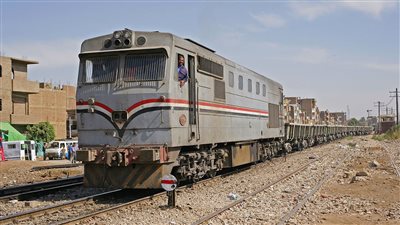 قادم من القاهرة، عطل في جرار قطار البضائع فور وصوله محطة الأقصر 